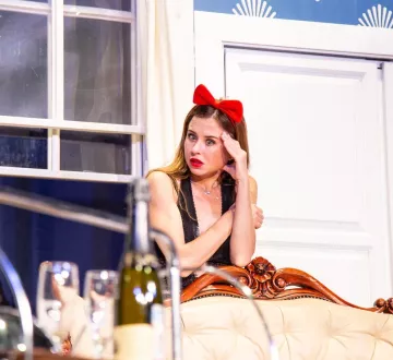 Бейнедегі киіммен мастурбация